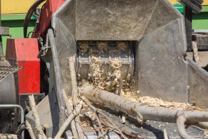 poplar trunks grinding machine to become chip